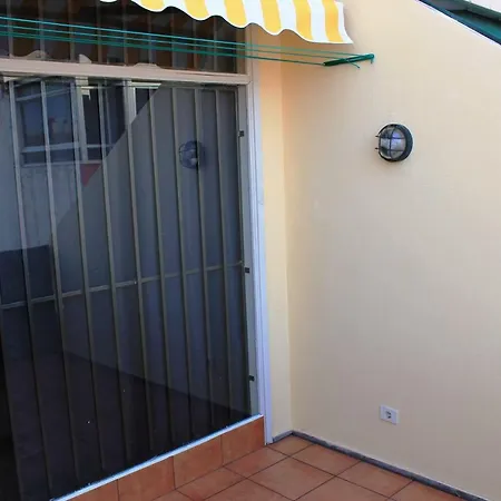 Mit Terrasse *